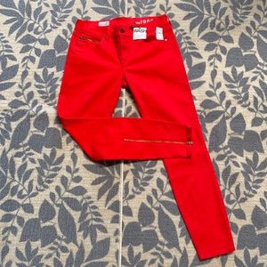 Gap legging jean. Size 27R. Zipper fly with button closure. New with tags.